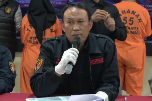 Direktur Reserse Kriminal Umum Polda Sumsel Kombes Pol Johannes Bangun saat memberikan keterangan terkait pengungkapan kasus pembunuhan lansia di Banyuasin. (Sumber: Istimewa)