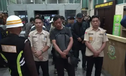 Sebanyak 23 pejabat yang terdiri dari kepala desa, camat, dan pengurus Kecamatan Pagar Gunung, Kabupaten Lahat, diamankan dalam operasi tangkap tangan (OTT) yang dilakukan oleh Kejaksaan Negeri (Kejari) Lahat. (Sumber: Istimewa)