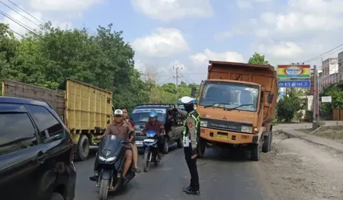 Truk besar dilarang melintas di jalur tol dan non-tol Sumsel mulai 13 Maret 2026. (Sumber: Istimewa)